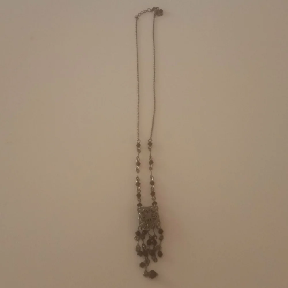 Burgundy beaded necklace - Picture 3 of 4